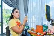 兼祧之妻泰国主播品三亚榴莲：“尝到了家乡味”