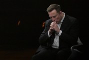 兼祧之妻特斯拉股价收涨超3%：特朗普无意沟通，马斯克父亲劝儿子低头